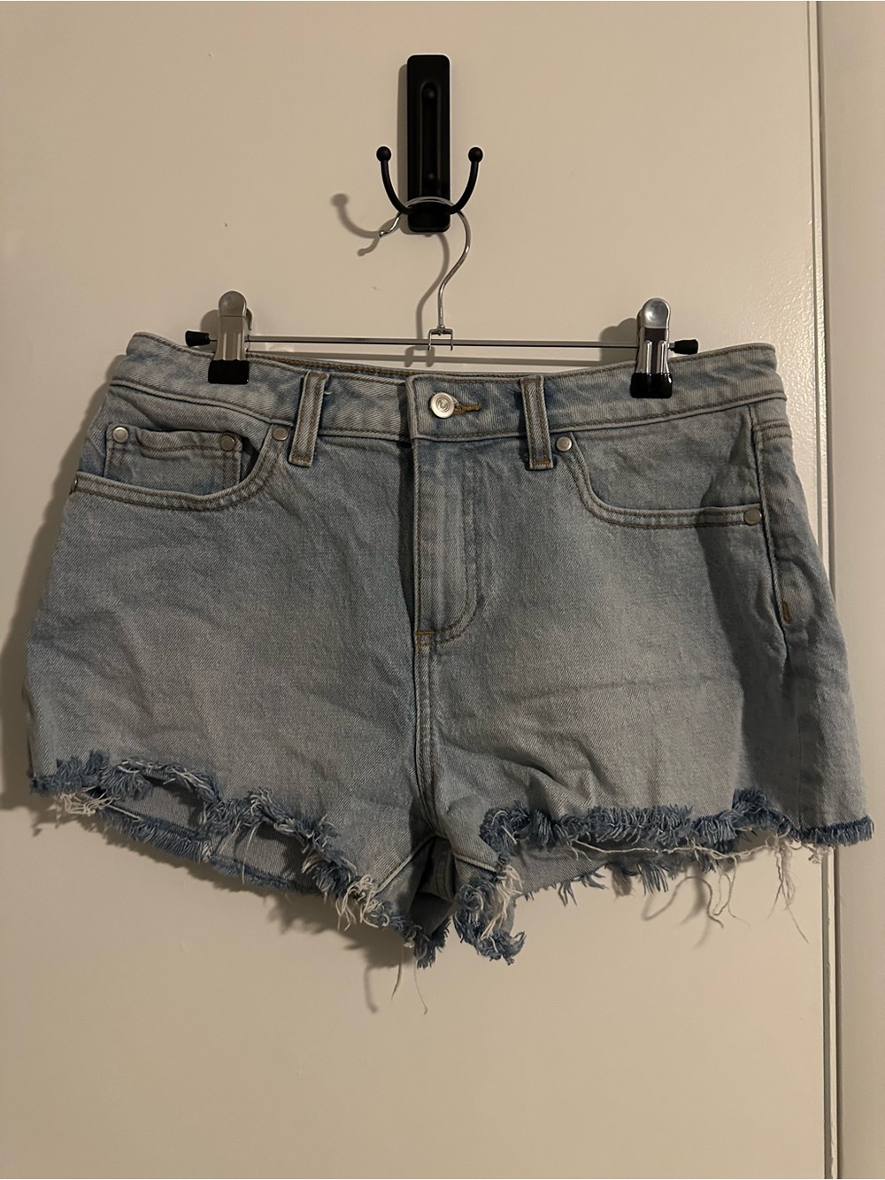 Light Wash Frayed Hem Denim Shorts